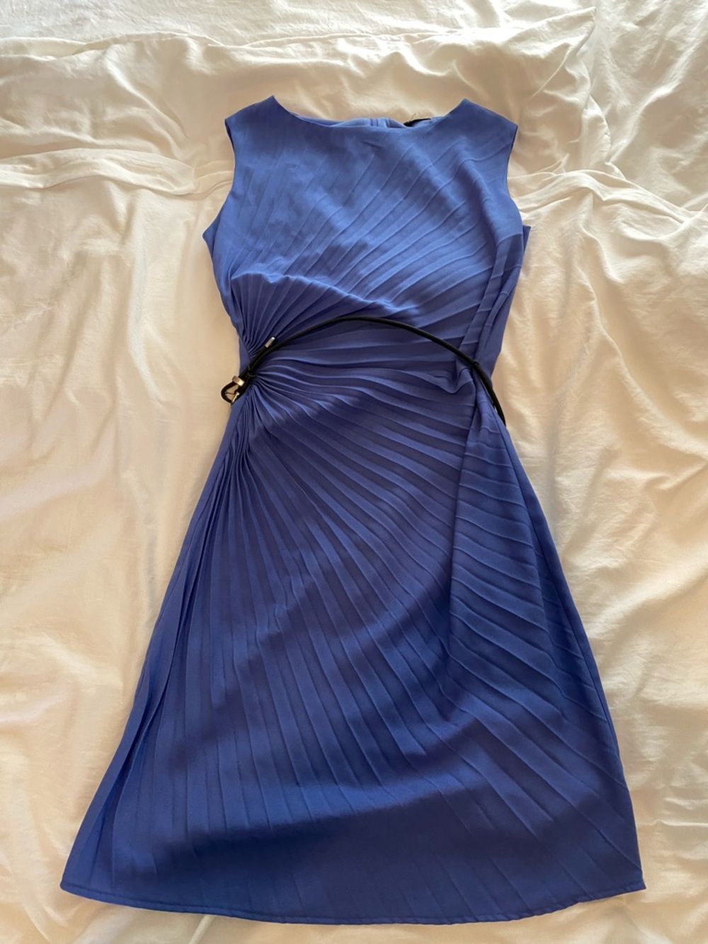 Sleeveless Royal Blue Pleated Midi Dress with Twist Waist Accent